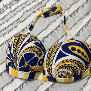 Venus swim top 32G/34DDD/36DD